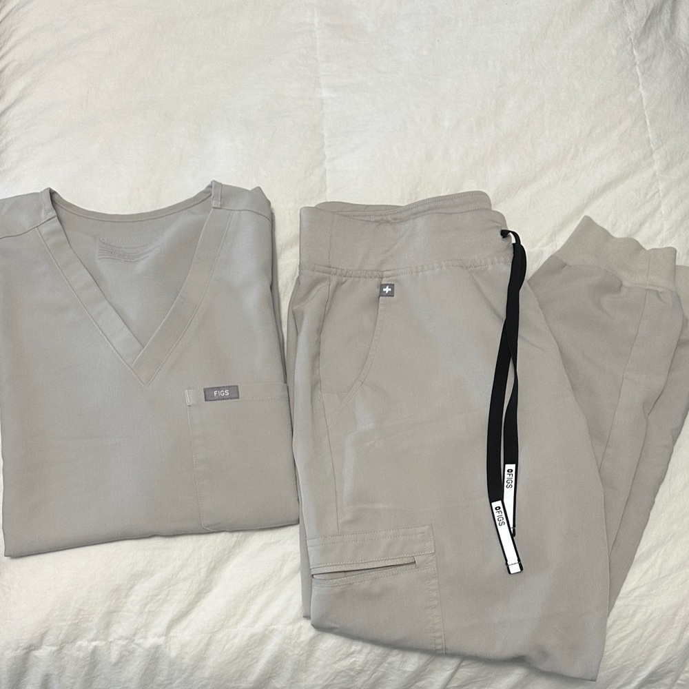 Figs bone S top/M bottom
